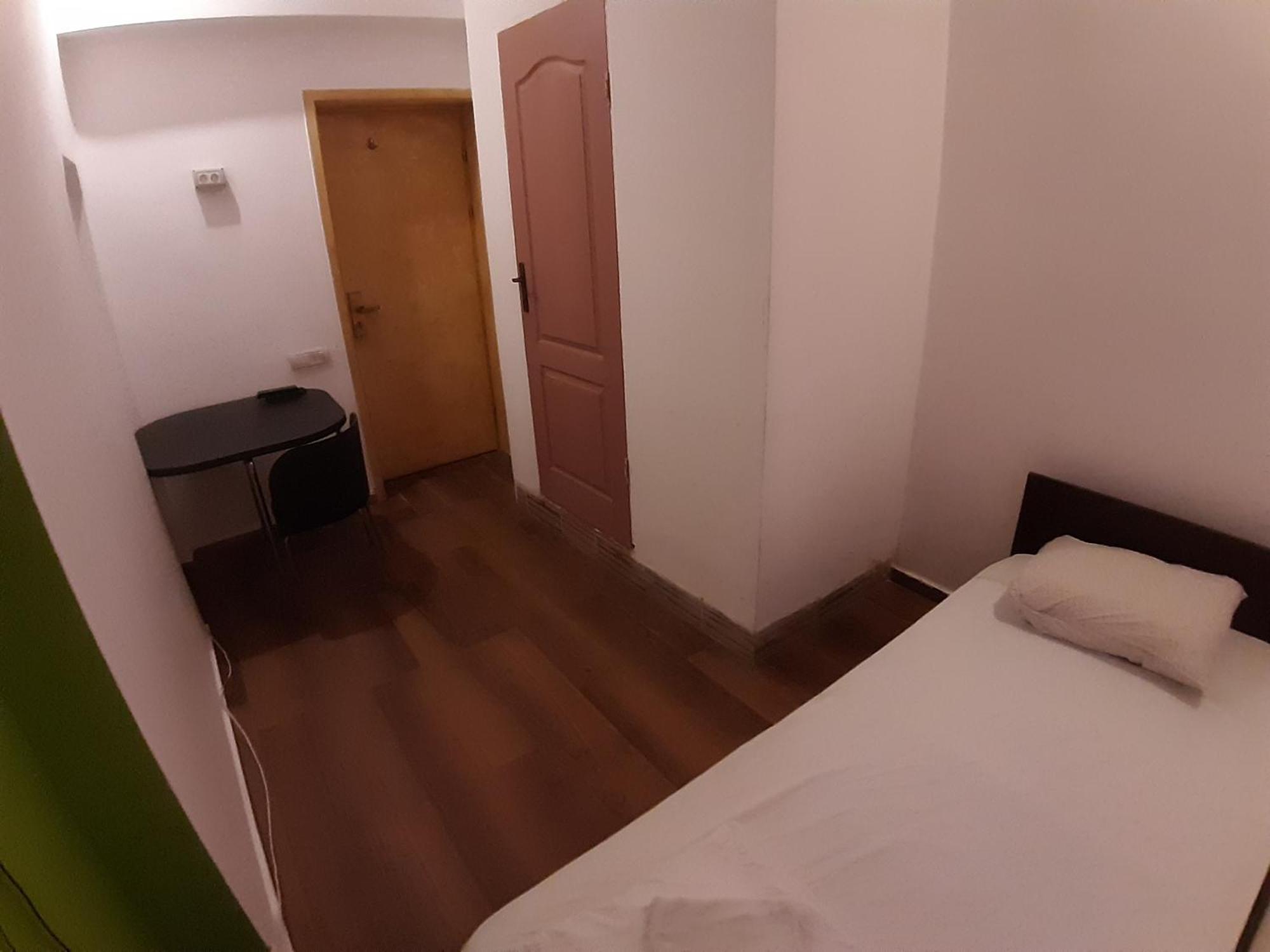 Central Accommodation Budget By Hr Bucharest Exterior photo